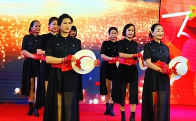 時尚銀發(fā)藝術院天津分院啟動暨津南45+媚女人旗袍匯慶三八節(jié)聯(lián)歡匯慶圓滿舉行